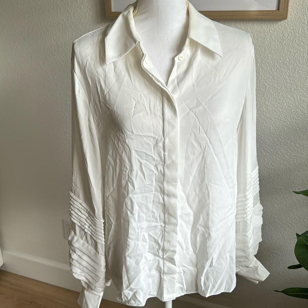 Louis Vuitton size 44 white button blouse bellow sleeves